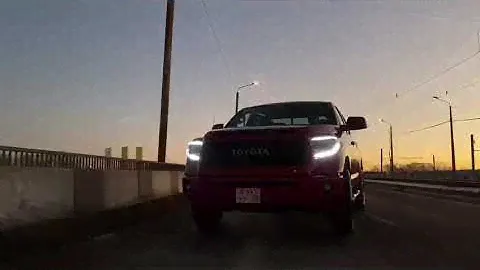 Toyota Tundra после рестайлинга на дорогах Челябинска