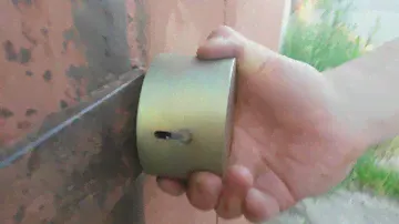 Нестандартный замок для гаража, без ключа открыть не получится!