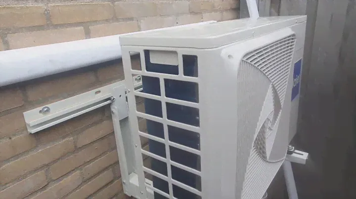Haier Tundra 2.0 2.5 kW A/C outside unit on full power