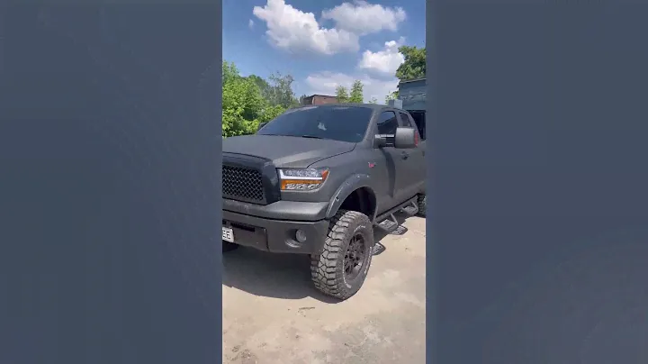 Силова кришка кузова пікапа Toyota Tundra. Четырёхсекционная крышка на кузов пикапа Тойота Тундра.
