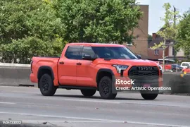 Красный 2023 Тойота Тундра — стоковые фотографии и другие картинки Toyota Tundra - Toyota Tundra, 2022, I-10
