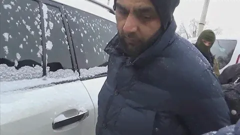 Жесткое задержание мигранта после дорожного конфликта